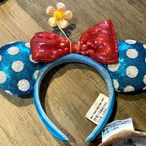 Daisy Minnie Mouse ears.